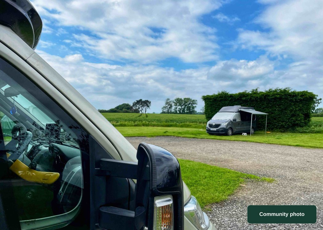 Monks' Barn Farm Caravan & Holiday cottage accommodation